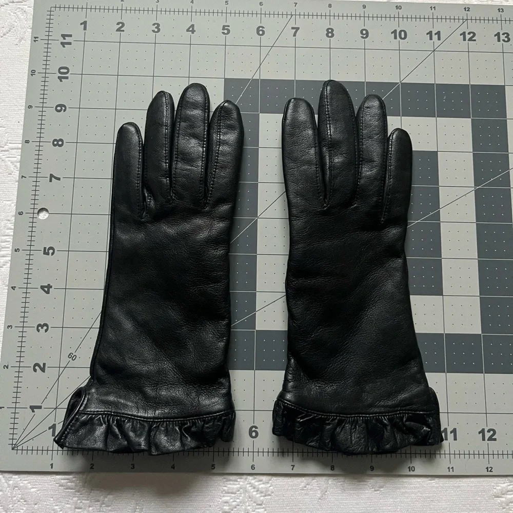 Totes Isotoner Black Genuine Leather Women’s Gloves Ruffled Edge Size 7
